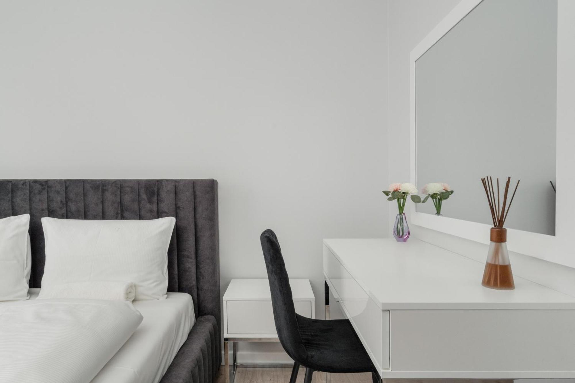 Luksusowy Apartament Z 3 Sypialniami, Klimatyzacja, Parkingiem I Biurkiem We Wroclawiu By Renters Prestige 외부 사진