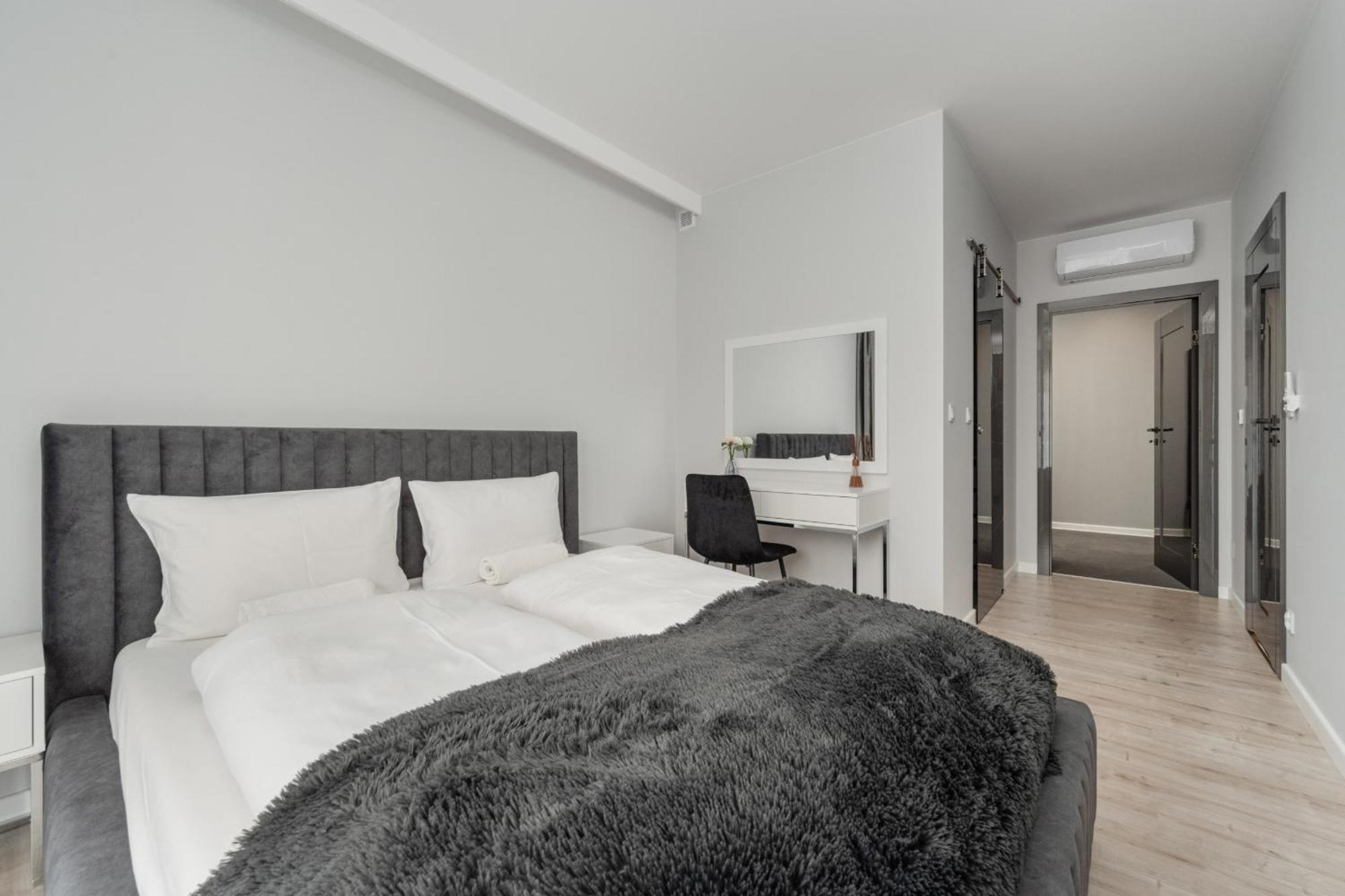 Luksusowy Apartament Z 3 Sypialniami, Klimatyzacja, Parkingiem I Biurkiem We Wroclawiu By Renters Prestige 외부 사진